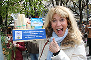 Sängerin Linda Jo Rizzo ist ein großer Fan von Spargel aus Schrobenhausen (©Foto. Martin Schmitz)